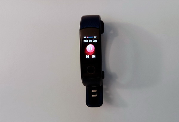Обновление у фитнес-браслета Honor Band 5